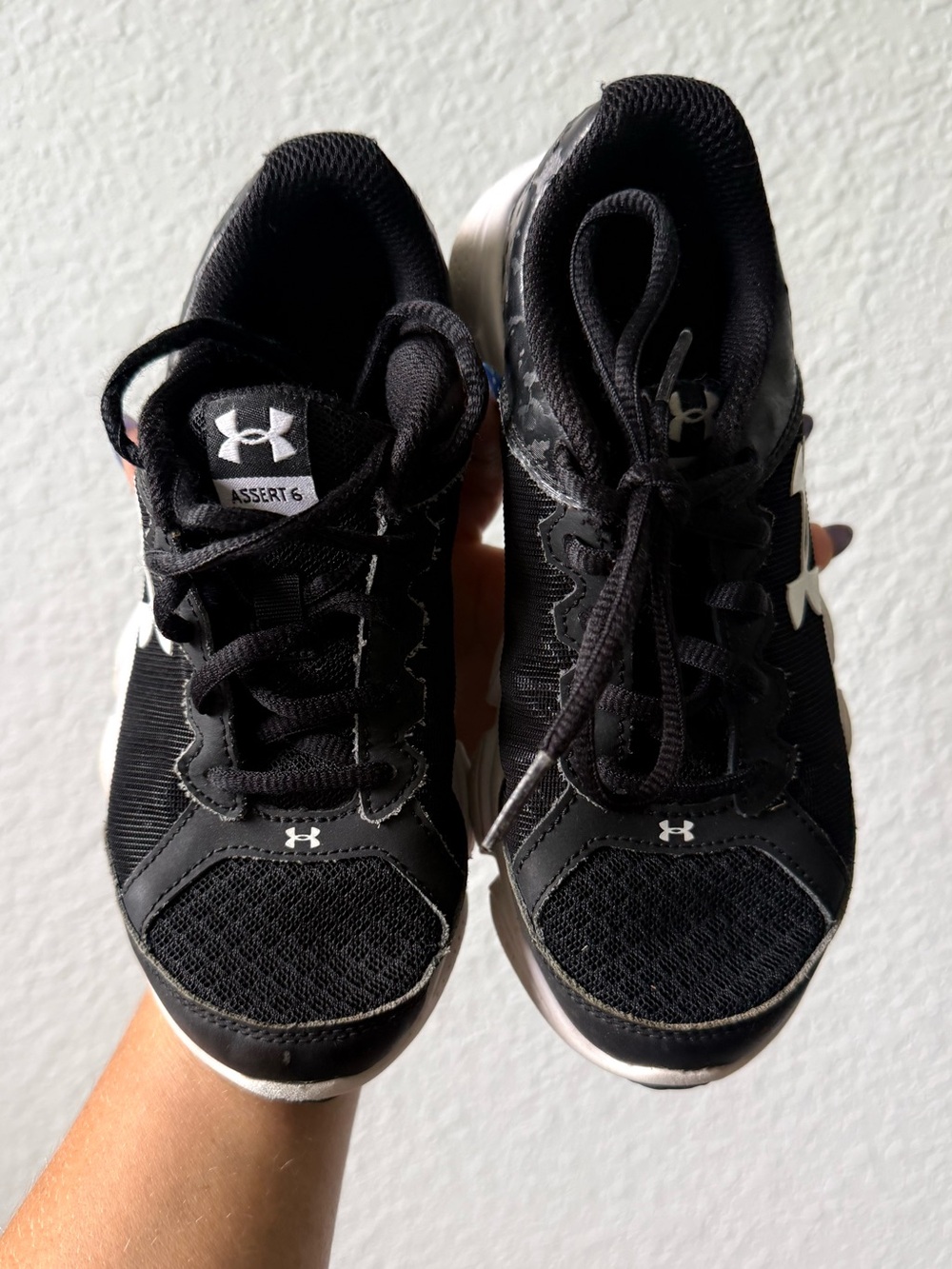 Under Armour Micro G Assert 6 Boys sz: 1.5Y